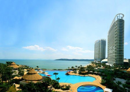 开放首日逾万人抢筹 200余辆大巴围堵碧桂园