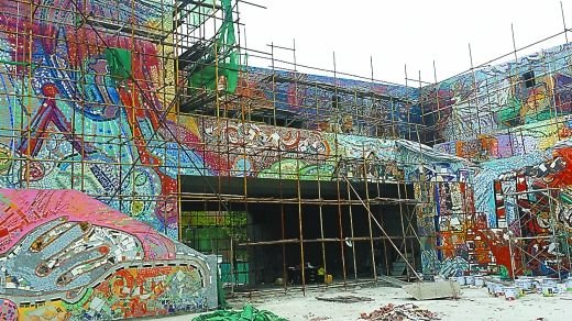 废弃瓷砖贴出罗中立美术馆外墙,霸道惨了! _频