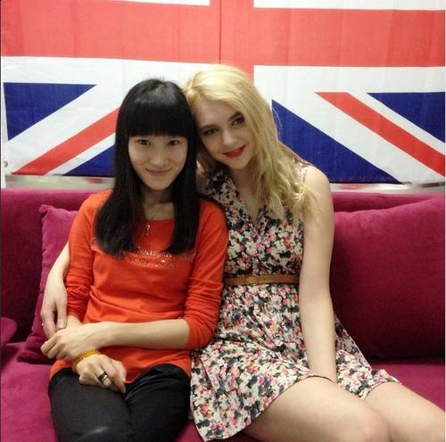 c罗女友与中国美女合影