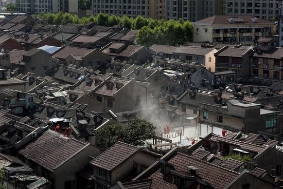 实拍上海市中心贫民窟 20年代住宅毗邻高档豪