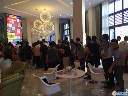 海曙恒一广场百变1块钱抽奖 IPHONE6S金主