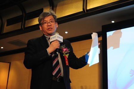 图文:北京房地产协会副秘书长陈志发表演讲图片