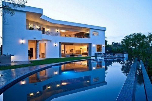 奢华的无边泳池:1200万美元洛杉矶豪宅