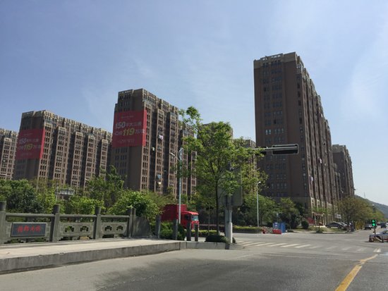 余姚东环北路深夜货车隆隆 东城名苑业主盼装