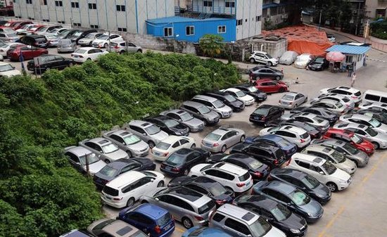 市区新增停车位2.2万个 10个老小区完成停车位