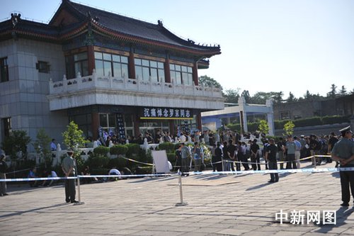 组图：央视播音员罗京追悼会在八宝山举行
