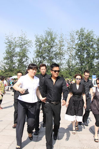 图文:罗京遗体告别仪式