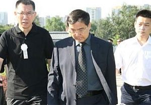 中央电视台台长焦利到达罗京追悼会现场