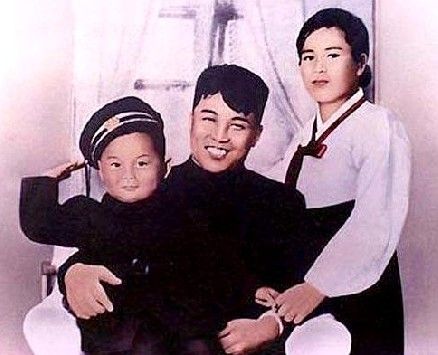 组图：极为罕见老照片 金正日和4位漂亮妻子