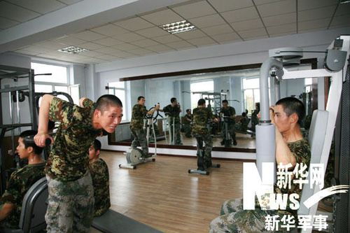 组图:北疆猎人创新训练方法磨练边防卫士_军