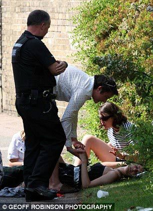 剑桥<em>学生</em>疯迷比基尼派对 <em>酩酊大醉</em>场面失控_花