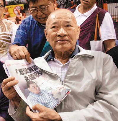 香港足球名宿高保强猝死 外出晕倒在的士内