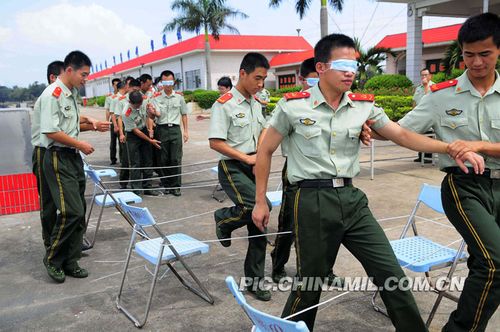 组图:信任之旅--海警官兵心理行为拓展训练