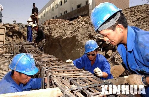 美国大兵保护中国工人:中美在阿结成特殊同盟