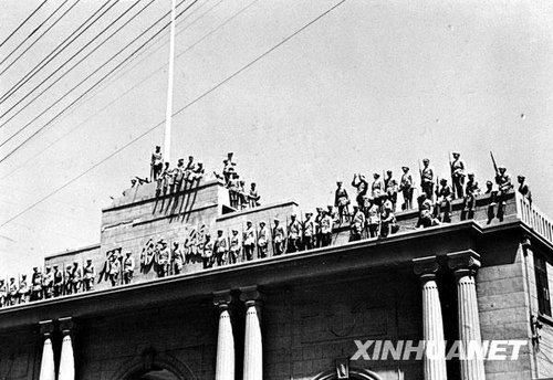 渡江战役,亦称京沪杭战役,历时42天,人民解放军以伤亡6万余人的代价