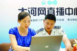 城管替发烧瓜农卖瓜 被称最仁义城管红遍网络