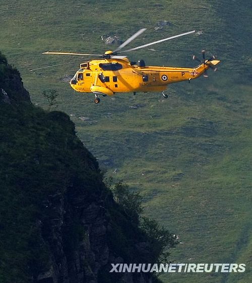 英国空军一架“旋风”式战斗轰炸机坠毁(组图)