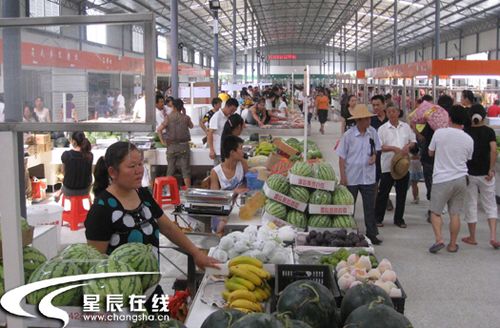 长沙最大生鲜农贸市场开业 12万居民买菜有保