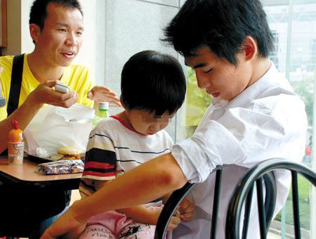 男子因妻子离家出走欲卖掉亲生女儿(图)