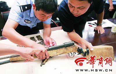 男子不满<em>女友提出分手</em> 持自制手枪鸣枪威胁_社