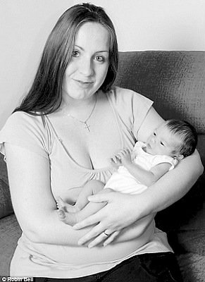 英国女子有两子宫双阴道生下健康女婴(图)_新