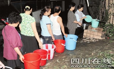 都江堰虹口滑坡搅浑自来水源 成都城区大停水
