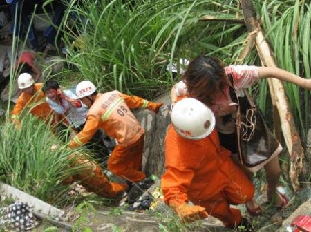 福建沈海高速车祸致9人死亡27人受伤(组图)