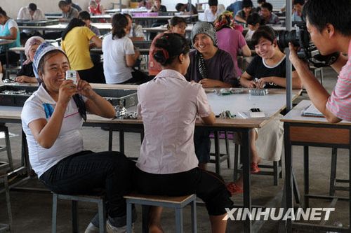韶关:让新疆外出务工人员长期安心就业(组图)