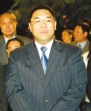 解密崔世安成长道路:与何厚铧是玩伴(图)