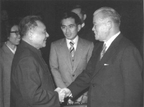 1979年：邓小平提出建设小康社会