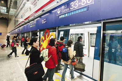 香港机场捷运拟延展 直驳港珠澳大桥港口岸_港