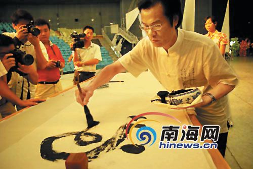 三亚综合执法局原局长落马 两只木箱装460万_