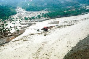 高雄398人惨遭泥石流活埋 8座堰塞湖溃堤(图)