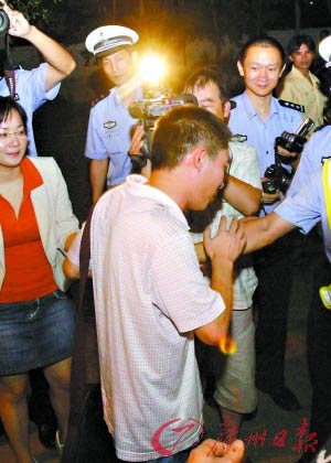 广东一夜查处酒后驾驶1162起 拘留78人(组图)
