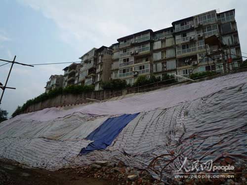 成都楼歪歪事件调查 鉴定报告遭业主质疑_各