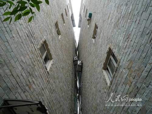 成都楼歪歪事件调查 鉴定报告遭业主质疑_各