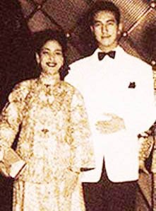 盘点澳门赌王何鸿燊四房妻子和十七个子女