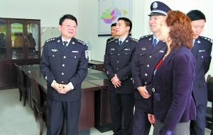 重庆两个打黑英雄较量:历史具有讽刺性(组图)