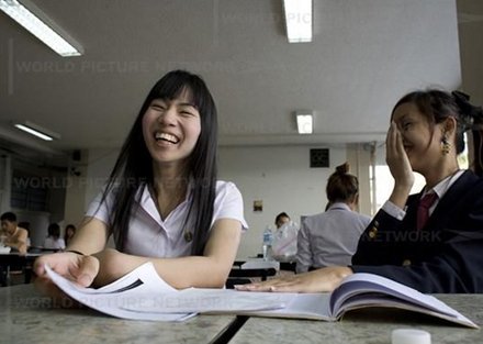 图片故事:曝光泰国人妖的学生生活_国际图片