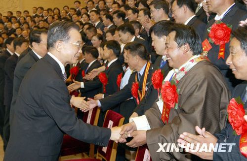 温家宝：人民的利益高于一切(图)