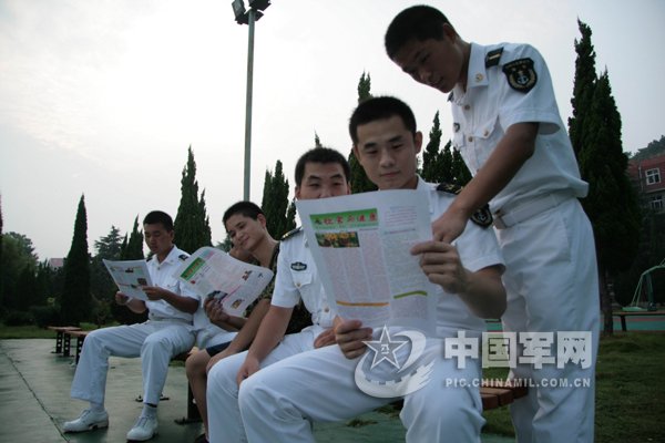 组图:北海舰队某潜艇基地食堂的星级服务!_军