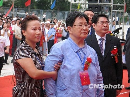 延安革命纪念馆新馆开放 毛泽东女儿李讷成首批观众; 毛泽东之女!