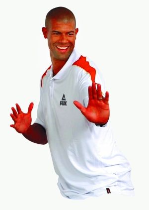 总统巴蒂尔乐意当硬汉_滚动新闻