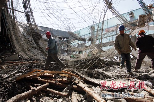 组图:黑龙江兰西县一在建客运站发生坍塌_各地