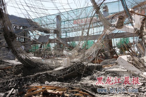 组图:黑龙江兰西县一在建客运站发生坍塌_各地