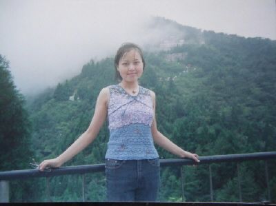 美女教师烧伤不成<em>人形</em> 战胜病痛重回讲台(图)_