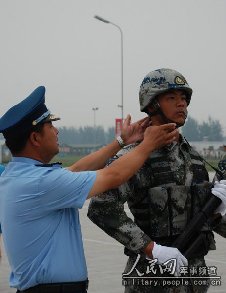 美容院经营管理 - 组图:国庆阅兵倒计时--汗水湿透女兵军服 - 腾讯