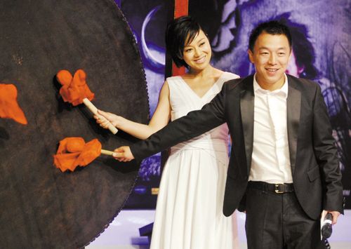 黄渤忽悠闫妮拍《斗牛》_滚动新闻