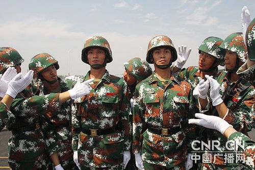 阅兵村士兵练就瞪眼绝活可持续70分钟不眨眼