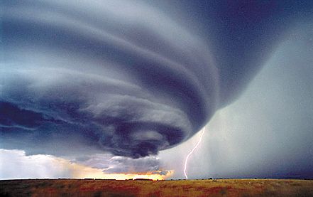 美摄影师追拍风暴18年_滚动新闻